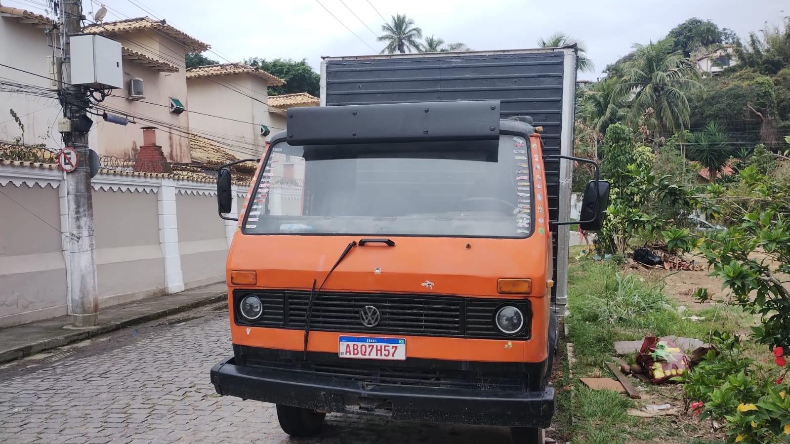Com a ajuda do Disque Denúncia, 25º BPM recupera caminhão roubado em Búzios 